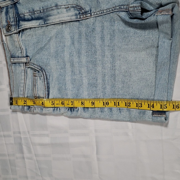 ๐งโ๐10/10๐งโ๐๐Ardene midi high rise short size 9๐ - Picture 8 of 9